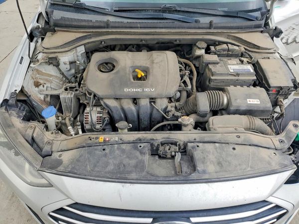 2017 HYUNDAI ELANTRA — Engine bay