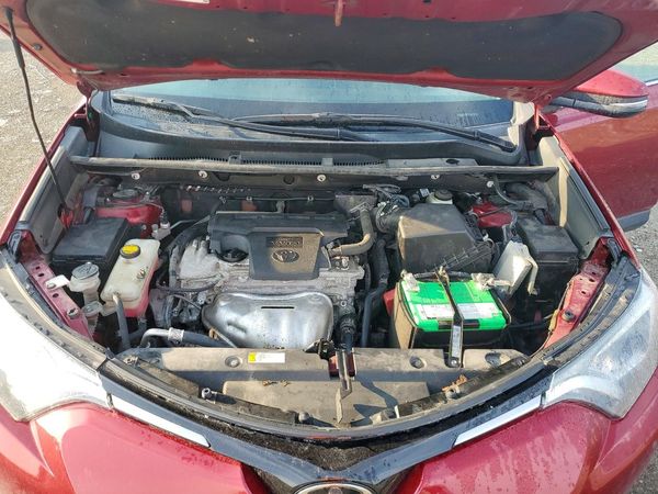2018 TOYOTA RAV4 Adventure/XLE — Engine bay