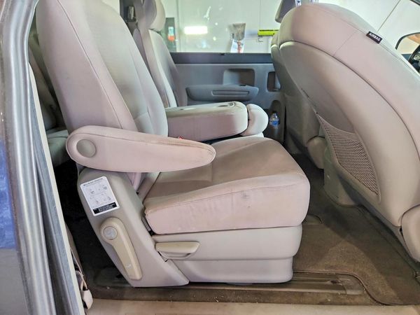 2016 KIA SEDONA LX - Middle-low