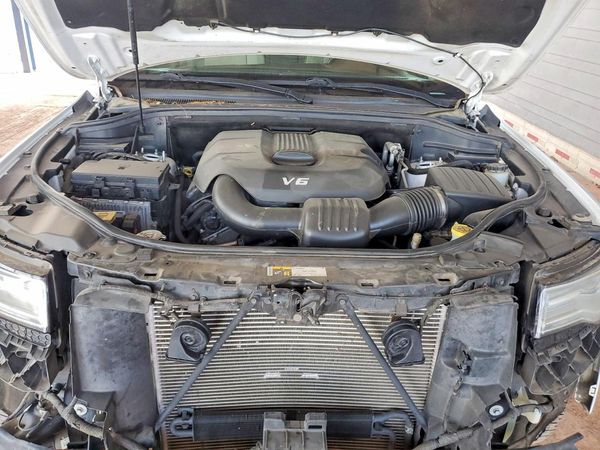 2015 JEEP GRAND CHEROKEE — Engine bay