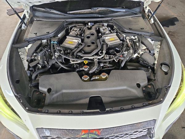 2018 INFINITI Q50 — Engine bay