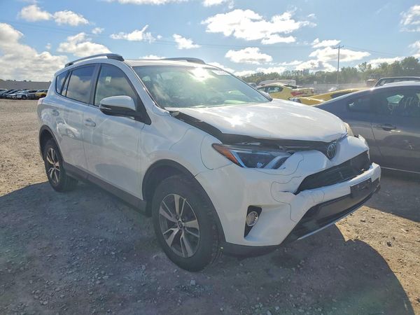 2017 TOYOTA RAV4 XLE — Passenger 3/4