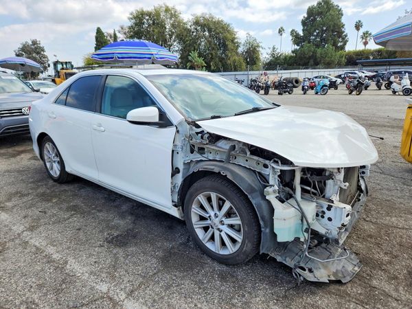 2014 TOYOTA CAMRY — Passenger 3/4