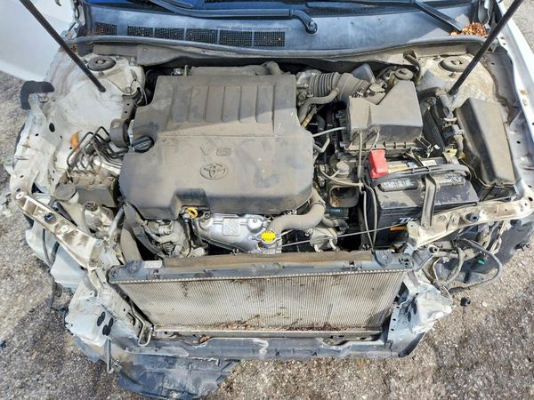 2014 TOYOTA CAMRY — Engine bay