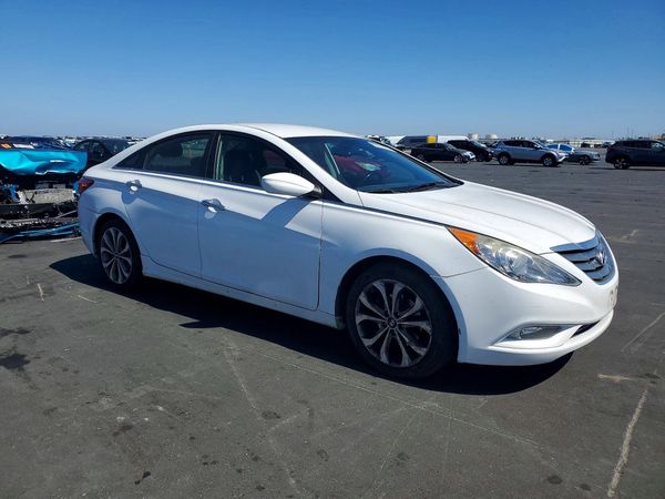 2013 HYUNDAI SONATA — Passenger 3/4