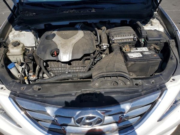 2013 HYUNDAI SONATA — Engine bay