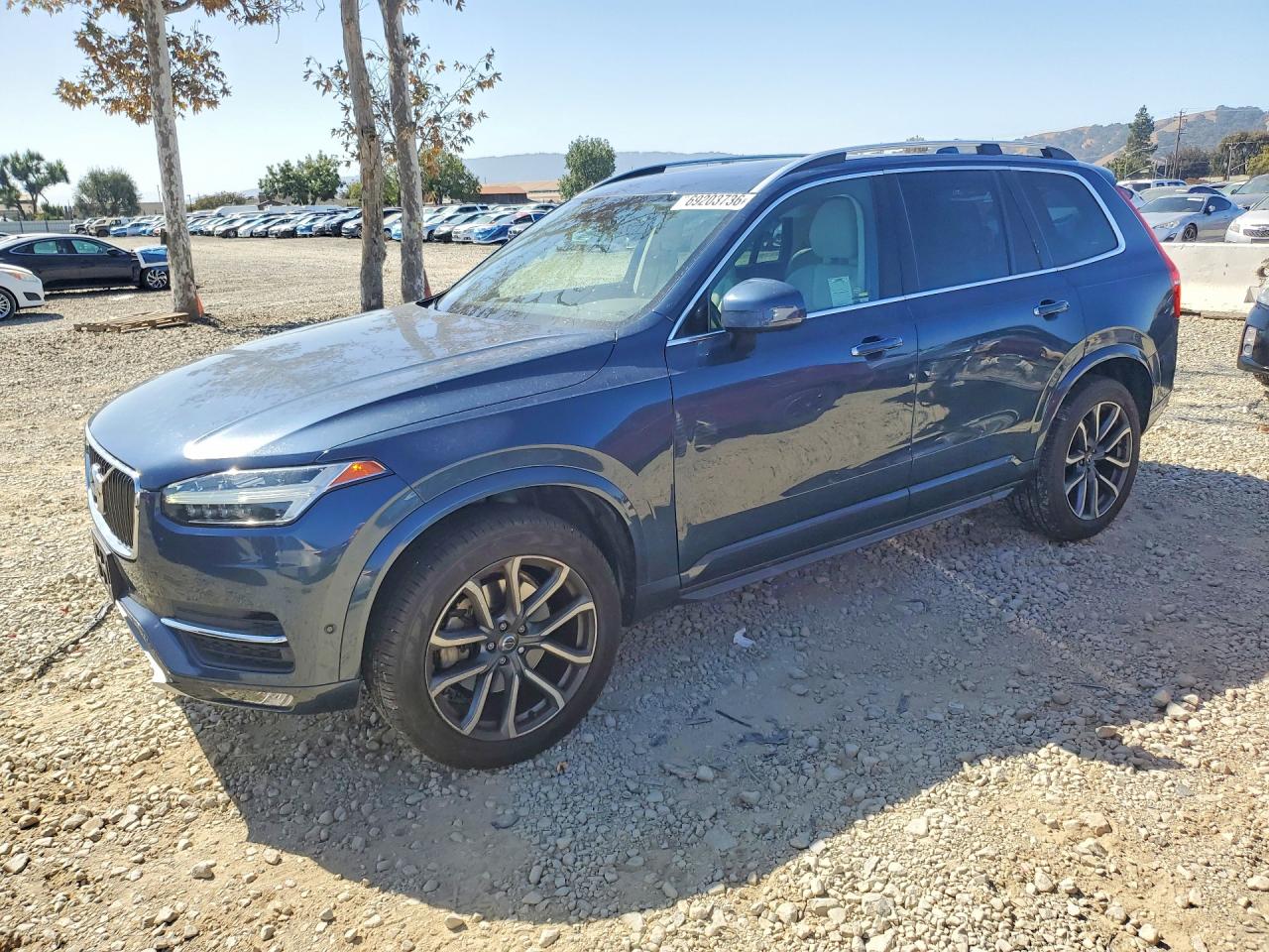 2018 VOLVO XC90 — Front 3/4