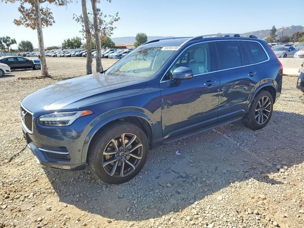 2018 VOLVO XC90 — Front 3/4