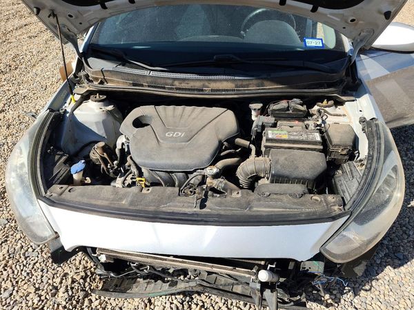 2014 HYUNDAI ACCENT — Engine bay