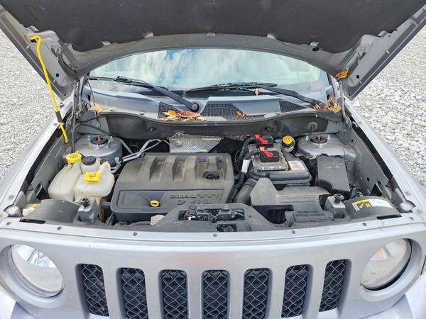 2016 JEEP PATRIOT — Engine bay