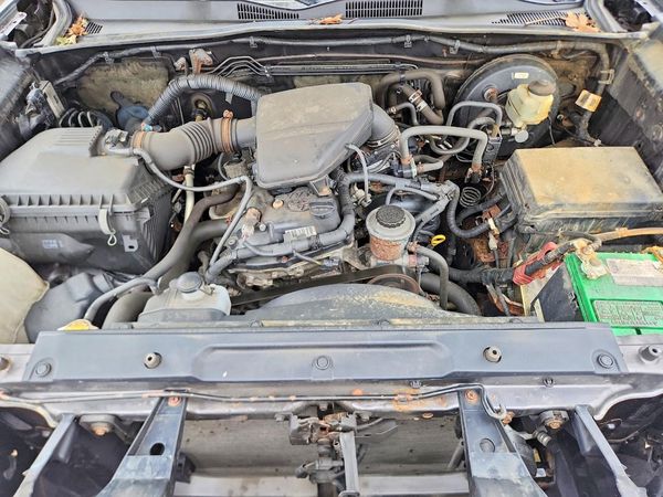 2016 TOYOTA TACOMA — Engine bay