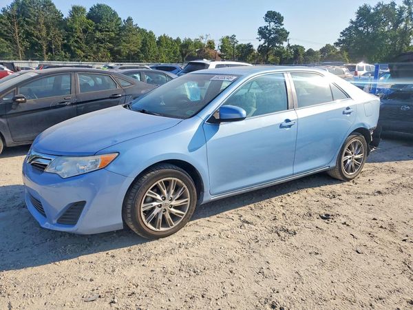 2012 TOYOTA CAMRY — Front 3/4