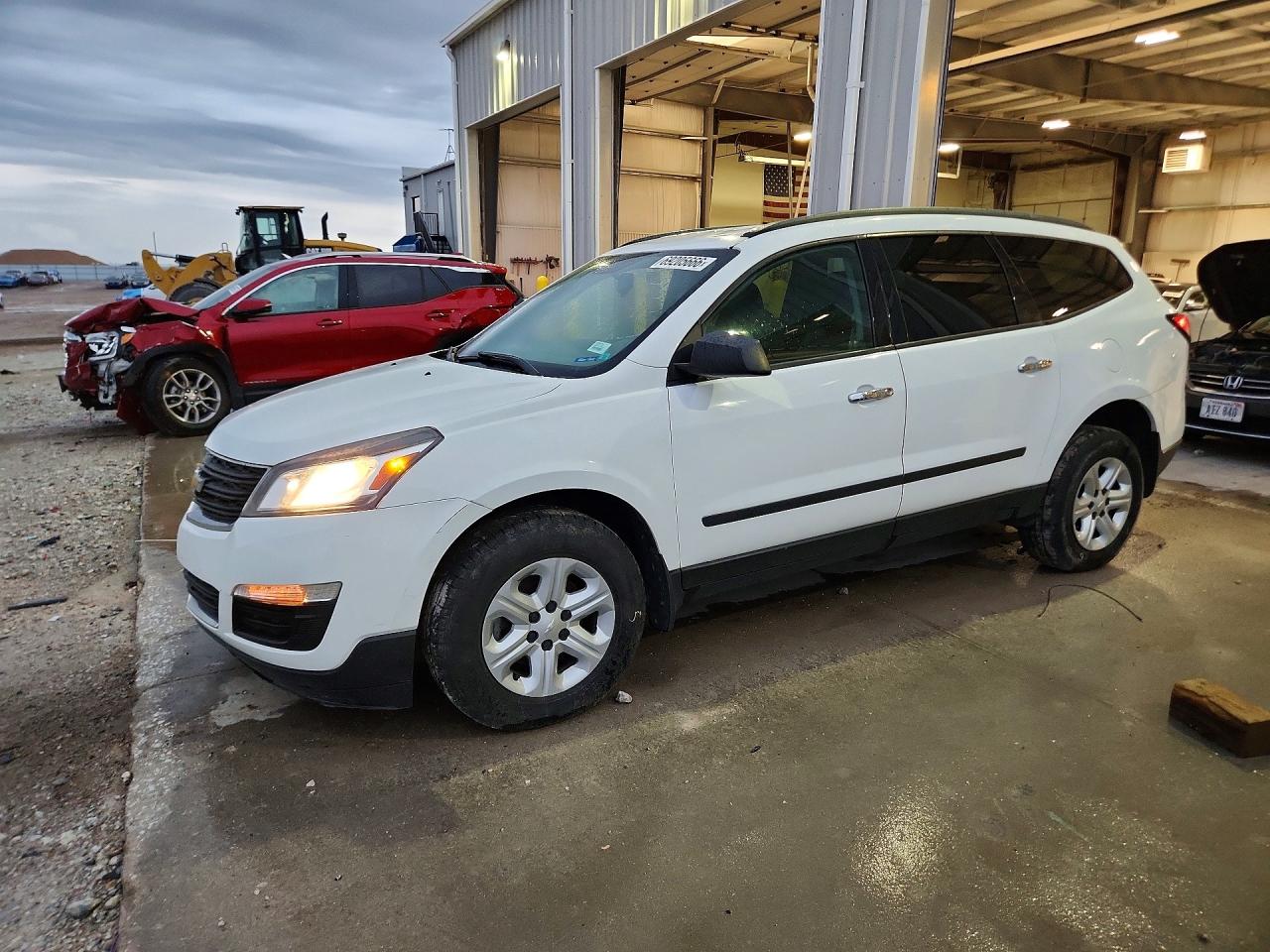 2017 CHEVROLET TRAVERSE LS