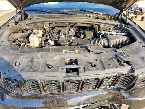 2021 JEEP GRAND CHEROKEE — Engine bay