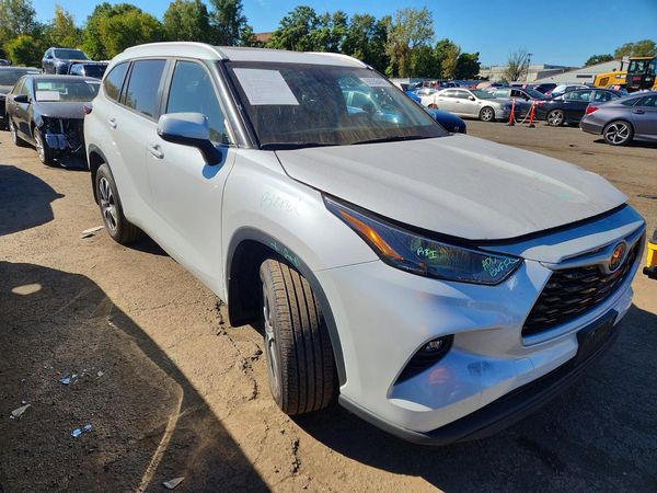 2025 TOYOTA HIGHLANDER — Passenger 3/4