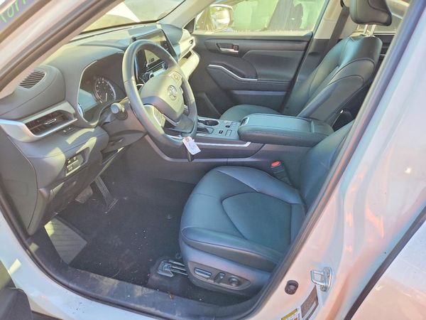 2025 TOYOTA HIGHLANDER — DENT