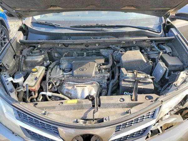 2013 TOYOTA RAV4 Sports — Engine bay