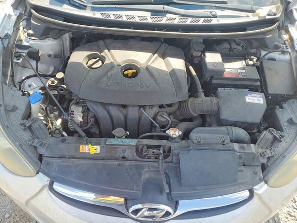 2012 HYUNDAI ELANTRA — Engine bay