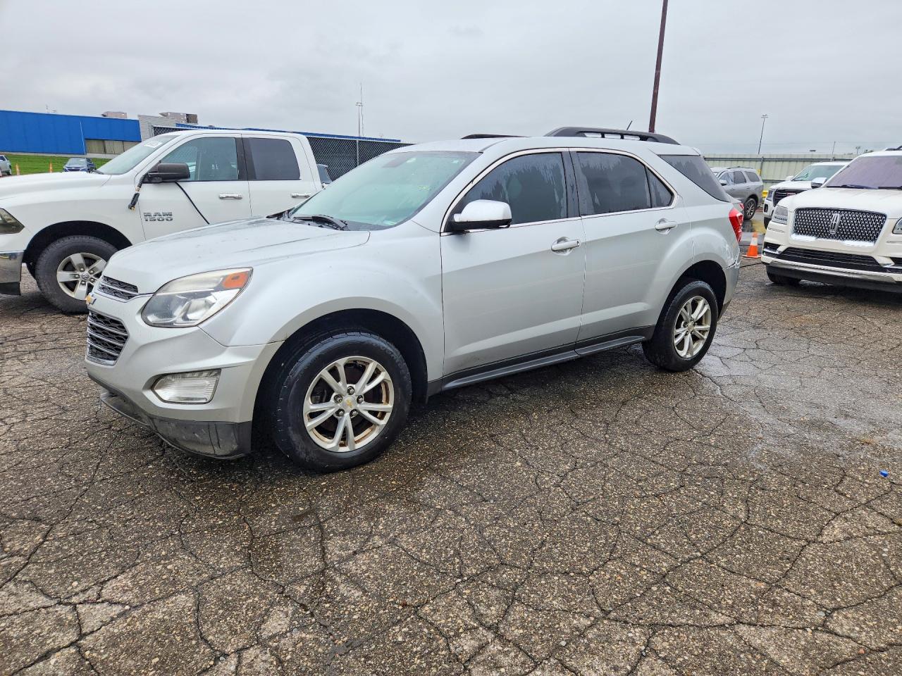 2017 CHEVROLET EQUINOX LT / FL — Front 3/4