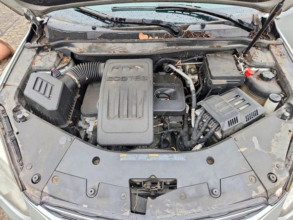 2017 CHEVROLET EQUINOX LT / FL — Engine bay