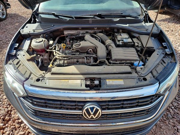 2022 VOLKSWAGEN JETTA SE — Engine bay