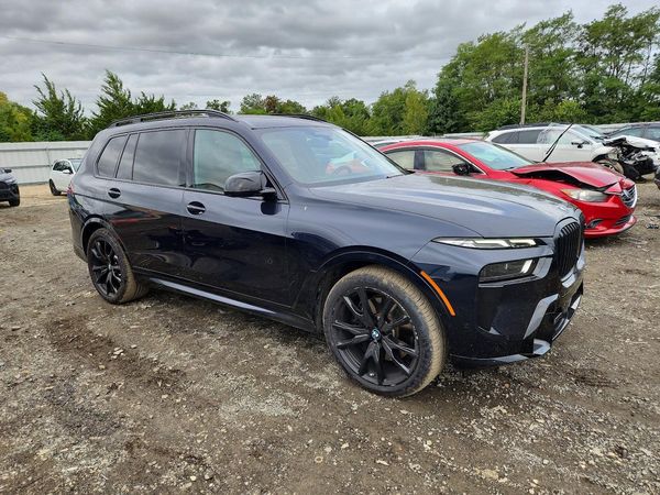 2025 BMW X7 M60i — Passenger 3/4