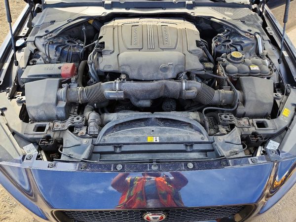 2017 JAGUAR XE R-Sport — Engine bay