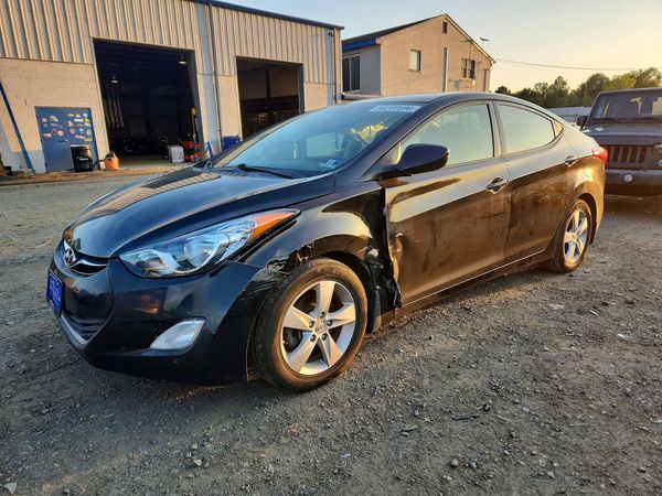 2013 HYUNDAI ELANTRA — DSFA — Front 3/4