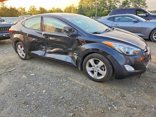 2013 HYUNDAI ELANTRA — Passenger 3/4