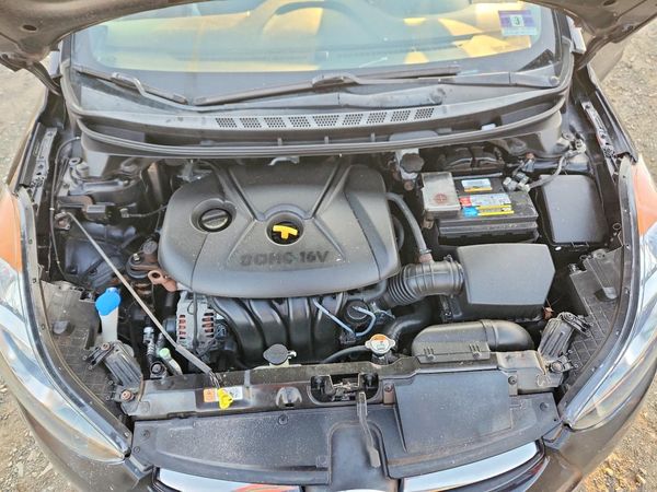 2013 HYUNDAI ELANTRA — Engine bay