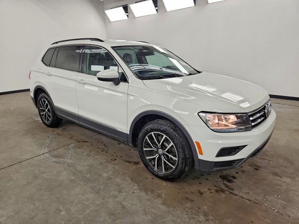2021 VOLKSWAGEN TIGUAN SE, SE R-Line Black, SEL — Passenger 3/4