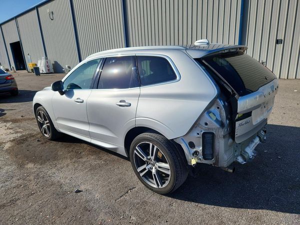 2018 VOLVO XC60 Momentum