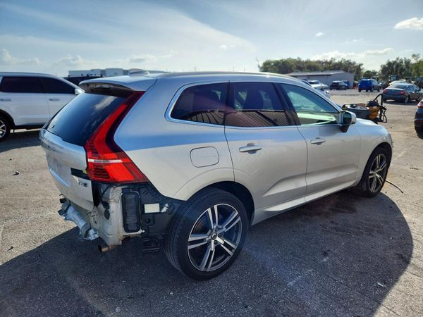 2018 VOLVO XC60 Momentum