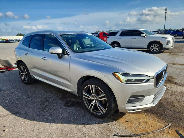 2018 VOLVO XC60 Momentum