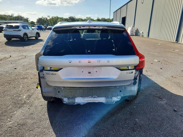 2018 VOLVO XC60 Momentum