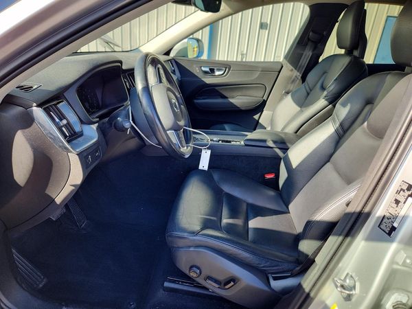 2018 VOLVO XC60 Momentum