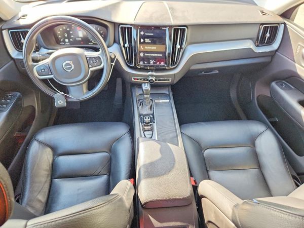 2018 VOLVO XC60 Momentum