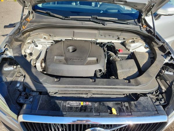 2018 VOLVO XC60 Momentum