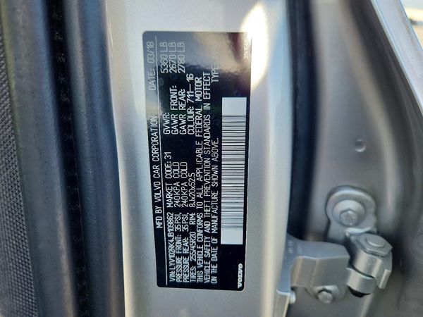 2018 VOLVO XC60 Momentum