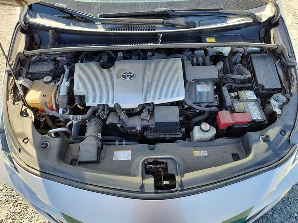 2017 TOYOTA PRIUS Three/Four/Four Adv — Engine bay