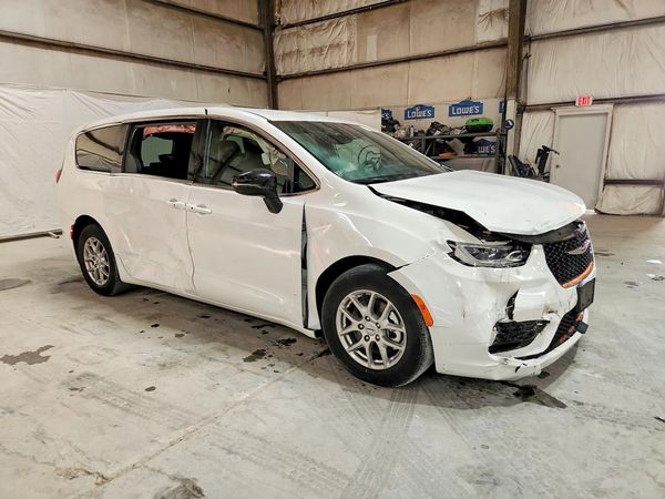 2025 CHRYSLER PACIFICA Select — Passenger 3/4