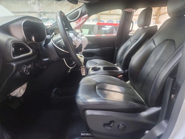 2025 CHRYSLER PACIFICA Select — DENT