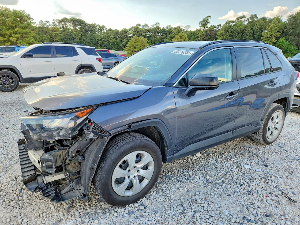 2019 TOYOTA RAV4 — Front 3/4