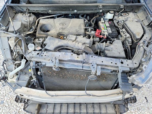 2019 TOYOTA RAV4 — Engine bay