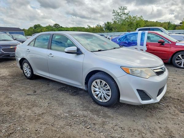 2014 TOYOTA CAMRY — Passenger 3/4