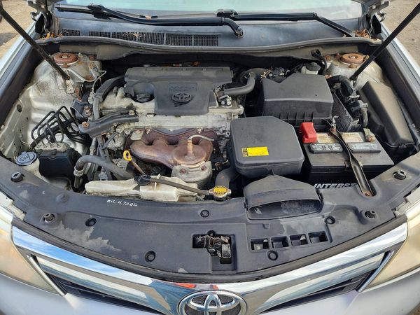 2014 TOYOTA CAMRY — Engine bay