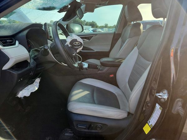 2022 TOYOTA RAV4 XLE Premium — DENT