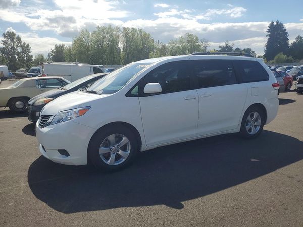 2012 TOYOTA SIENNA
