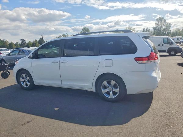2012 TOYOTA SIENNA