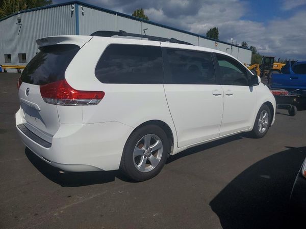 2012 TOYOTA SIENNA